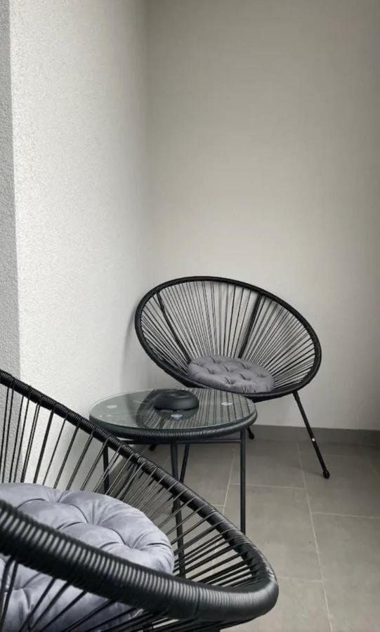 تيميشورا Apartamente Cu Un Dormitor المظهر الخارجي الصورة